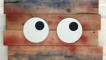 Baue ein gruseliges Brettmonster aus Holz