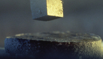La supraconductivité passera par les métamatériaux