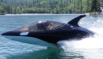 Un bateau submersible qui saute et plonge comme un orque