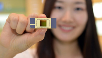 Production en grande série de la première mémoire flash NAND verticale 3D