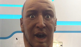 Le visage de Han est si réaliste que c'en est presque étrange...