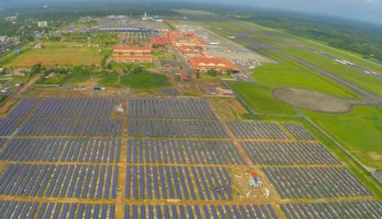 Le parc photovoltaïque de l'aéroport s'étend sur 18 hectares.