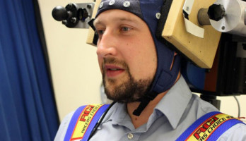 Un casque électrique contre le mal de mer