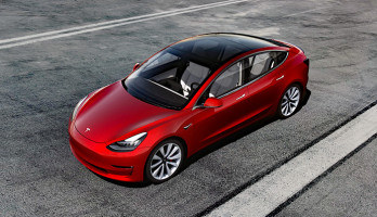 Le système de pilotage automatique de Tesla est-il plus sûr qu'un conducteur humain ?