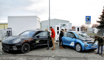 Trois minutes de charge pour 100 km : qui dit mieux ?