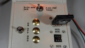 Testeur de semiconducteurs de puissance - il teste les transistors de puissance, les SCR, les TRIAC et les diodes.