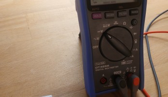 Calibrage des diviseurs de tension : La précision sans outils haut de gamme