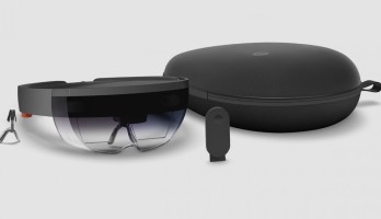 Microsoft HoloLens bundel, bekeken door een niet-VR-bril
