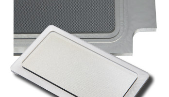 Lichte en flexibele EMI voorzetruiten voor displays