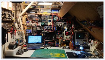 De werkplek van een Nederlandse innovator voor doe-het-zelfprojecten, retro-elektronica en meer