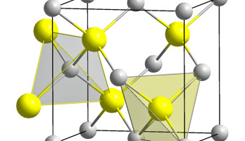 De kristalstructuur van GaAs (afbeelding: Public Domain).