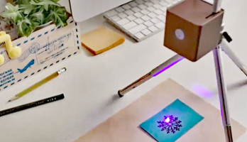 Lasergraveermachine in actie. Afbeelding: Cubiio Muherz.