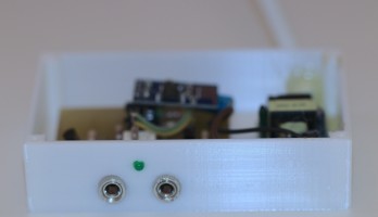 DCF77-klokserver met continu signaal en dubbel uitgangskanaal