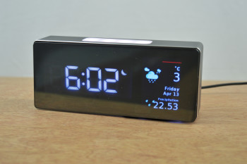 The Oboo Smart Clock with Bluetooth