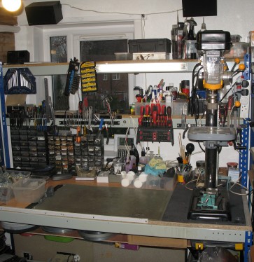 Ein Arbeitsbereich für Hi-Fi-Reparaturen