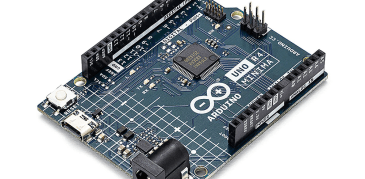 Arduino UNO R4: una Solida Via di Mezzo tra l'R3 e il Nuovo Arduino UNO Q