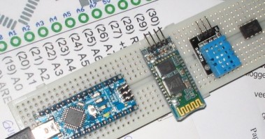 A small and cheap bluetooth temperature and humidity transmitter