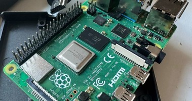 Raspberry Pi 4 Starter Kit (2 GB RAM)