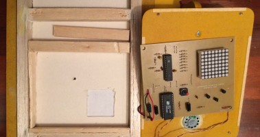 ELECTRONIC CARD FOR POSTCARDS WITH VISUAL AND VOICE MESSAGE