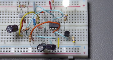 Linear analogue LED fader using synthetic inductor