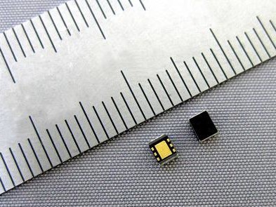 Tiny DC-DC converter with integrated coil 