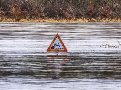 Build a simple water detector and alarm