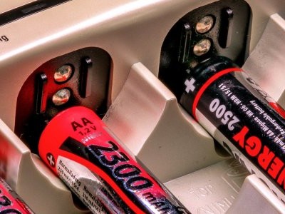 Build a Multi-Chemistry Battery Charger for Your Power Tools