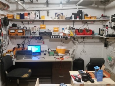 A Workspace for Industrial Measurement and DIY Electronics
