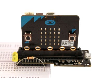 setup2.jpg T-Board loaded with micro:bit, front view