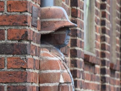 Bauen Sie einen diskret mailenden Lichtmelder-Alarm