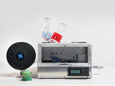 3D-Drucker mit leeren Wasserflaschen füttern