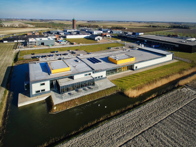 Das Fabrikgebäude von tbp electronics in Dirksland.