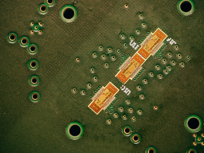 Die kompakten 1400-GHz-Radarchips von Imec erkennen kleine Bewegungen wie den Herzschlag. (Foto: Imec)