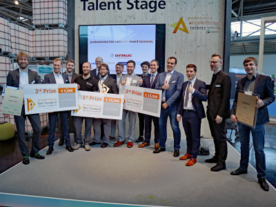 Die Gewinner und Sponsoren des ersten Fast Forward Awards auf der Messe productronica.