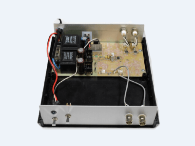 10-MHz-Referenzgenerator: Hochgenau, mit Verteiler und galvanischer Trennung