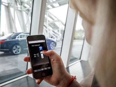 Daimler und Bosch entwickeln selbstparkendes Auto