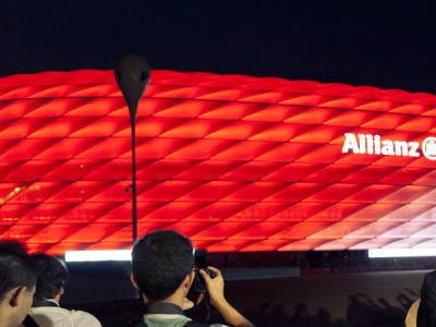 Stadion von Bayern München mit LED-Beleuchtung