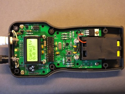 Bauen Sie ein batteriebetriebenes Kapazitätsmessgerät