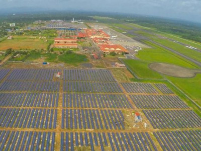 Le parc photovoltaïque de l'aéroport s'étend sur 18 hectares.