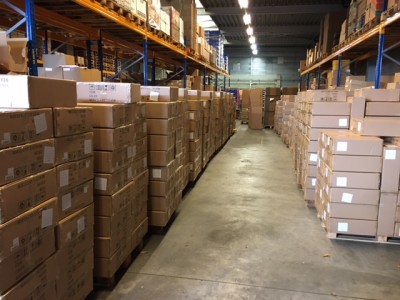 La cargaison d&#39;imprimantes arrivées de Chine en début de semaine encombre les travées de notre stock.  