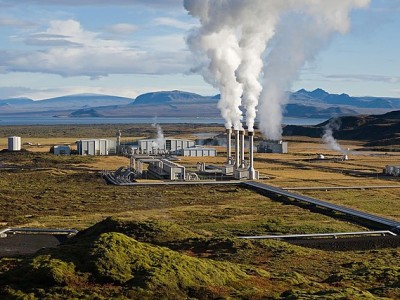 Image : Centrale géothermique de Nesjavellir, Þingvellir, Islande. Domaine public. Source: Wikimedia.
 