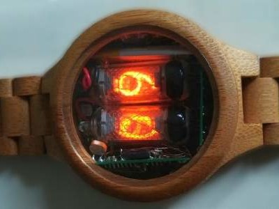 Horloge à tubes Nixie en bois