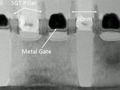 Un pas de colonnes de 50 nm est réalisable.