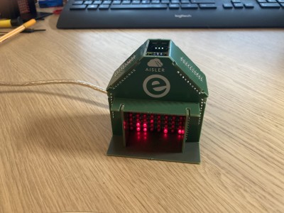 Cheminée de Noël DIY : Un puzzle 3D avec des PCB, des LED et un Raspberry Pi Pico