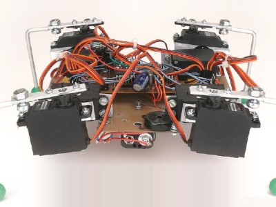 Projets de mai: superchargeur LiPo, le robot QuadroWalker, l'IA dans les années 80, etc.