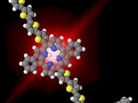 Vue artistique de l’émission de lumière d’une molécule unique de porphyrine. © IPCMS/CNRS