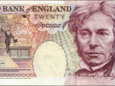  Micro-bio : Michael Faraday ne s'est jamais embêté avec les condos