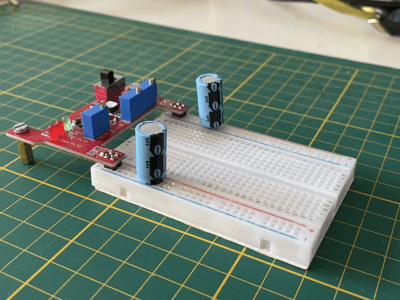 Module d'alimentation polyvalent pour plaque d'expérimentation