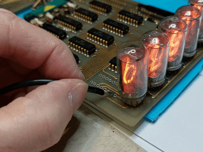 Repurposing a HP5221B frequency counter as a nixie clock