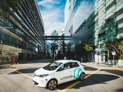 Eerste zelfrijdende taxi's rijden in Singapore